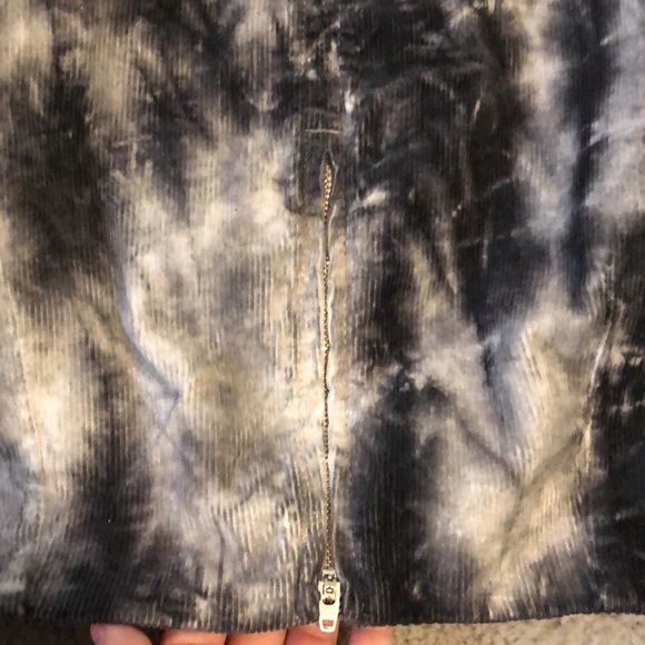 Urban outfitters grey and black skirt, has not been worn before, size large. - Picture 4 of 5